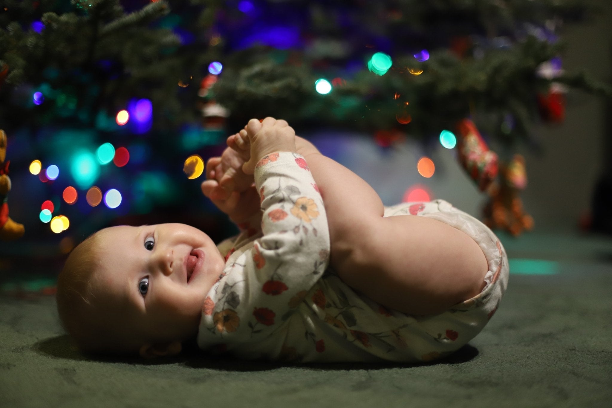 TEN Tips For Taking Photos of Your Kiddos During the Holidays - Bannor Toys